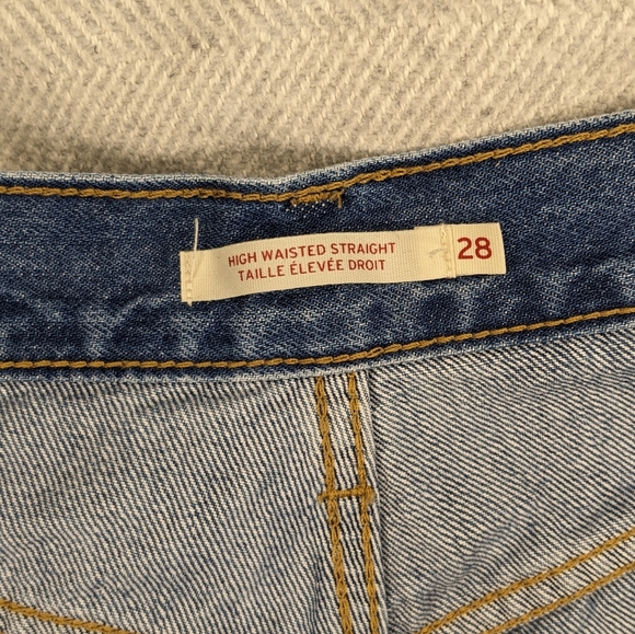 Levi's High-Waisted Straight Jeans - Size 28 - Picture 5 of 9